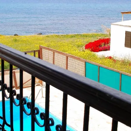Petroktisto Villa Pomos